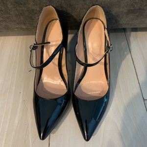 Black patent leather Mary Jane style pumps - size 7 like new!
